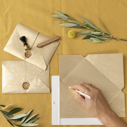Creativ 13135 – Placa para Vincar Envelopes + Furador de Cantos