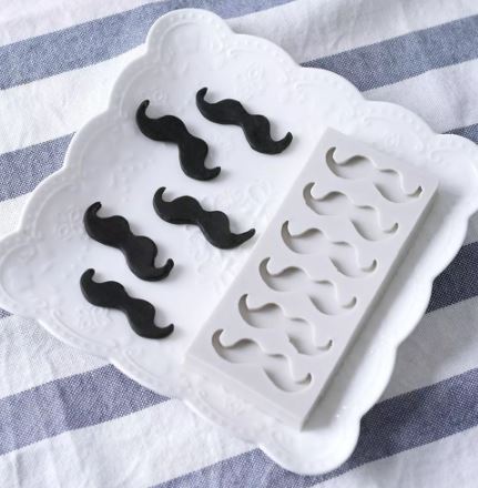 D048MS - Mr & Mrs , Bigode - Molde