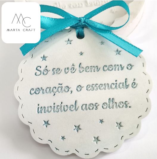 MF068MS -só se vê bem com o coração... - Placa Pingente Molde