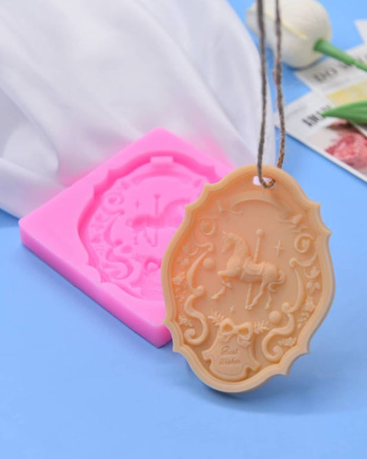 AN071MS- Medalha cavalo carrocel Bebê - Molde de Silicone
