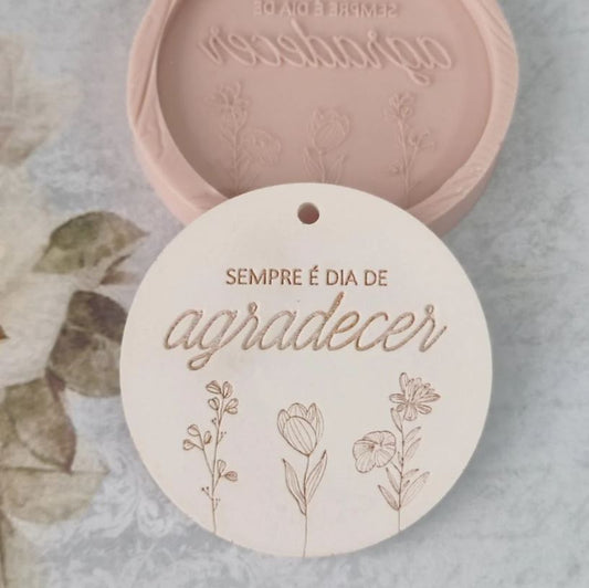 MF008MS - Placa Pingente Molde Sempre é dia de agradecer