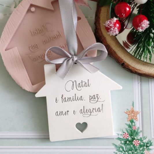 MF017MS - Placa Pingente Molde -Casa c/furo- Natal é família