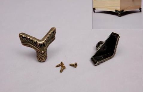 APM002 – Cantos/Pés p/ Caixa Ouro – Aplicação de Metal