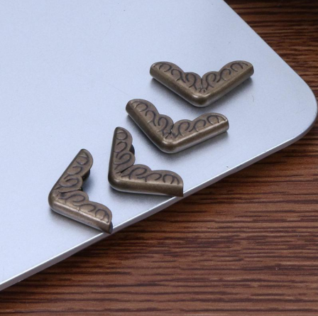 APM003 – Cantos p/ Livro – Aplicação de Metal