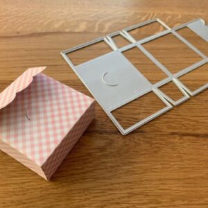 CX014 - Caixa com Janela Lanterna - Metal Die Cut