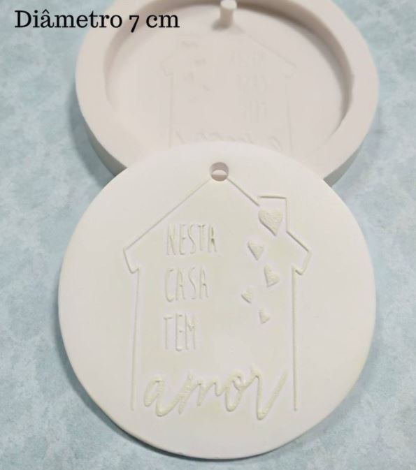 MF019MS - Placa c/ Frase "Nesta Casa Têm Amor"- Molde de Silicone