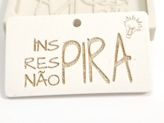 MF023MS - Inspira, Respira, não pira -  Placa Pingente  Molde