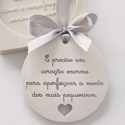 MF076MS- Pingente Medalha Circular "É preciso um coração..."- Molde